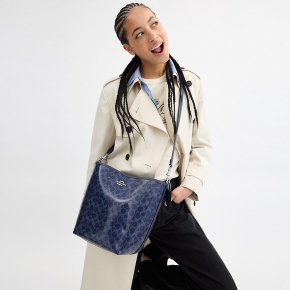 City Large Bucket Bag In Signature Canvas - Picture 1 of 5